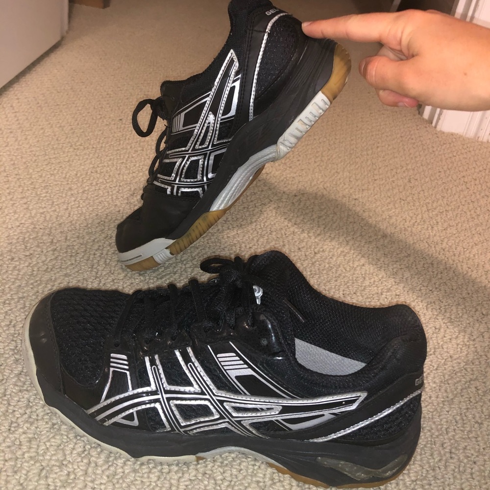 Volleyball shoes